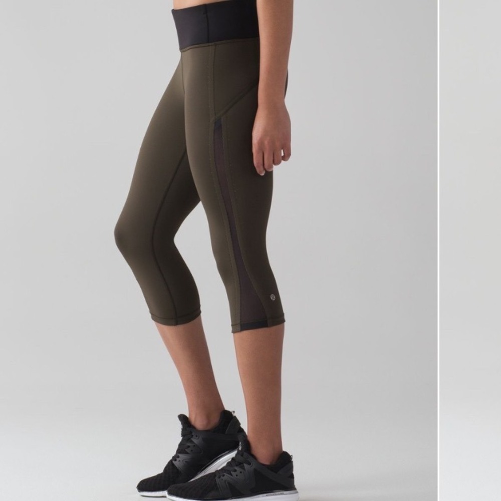 Lululemon‎ Smooth Stride Crop Dark Olive / Black 6